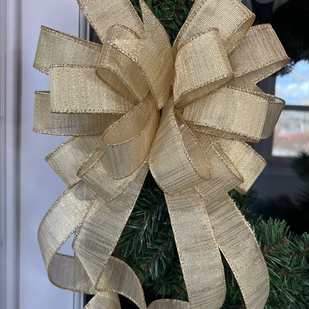 Luxurious Gold Holiday Wreath Bow